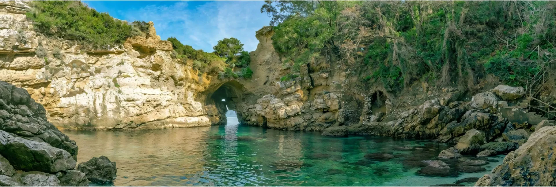 Discover the
Secret cove
With us